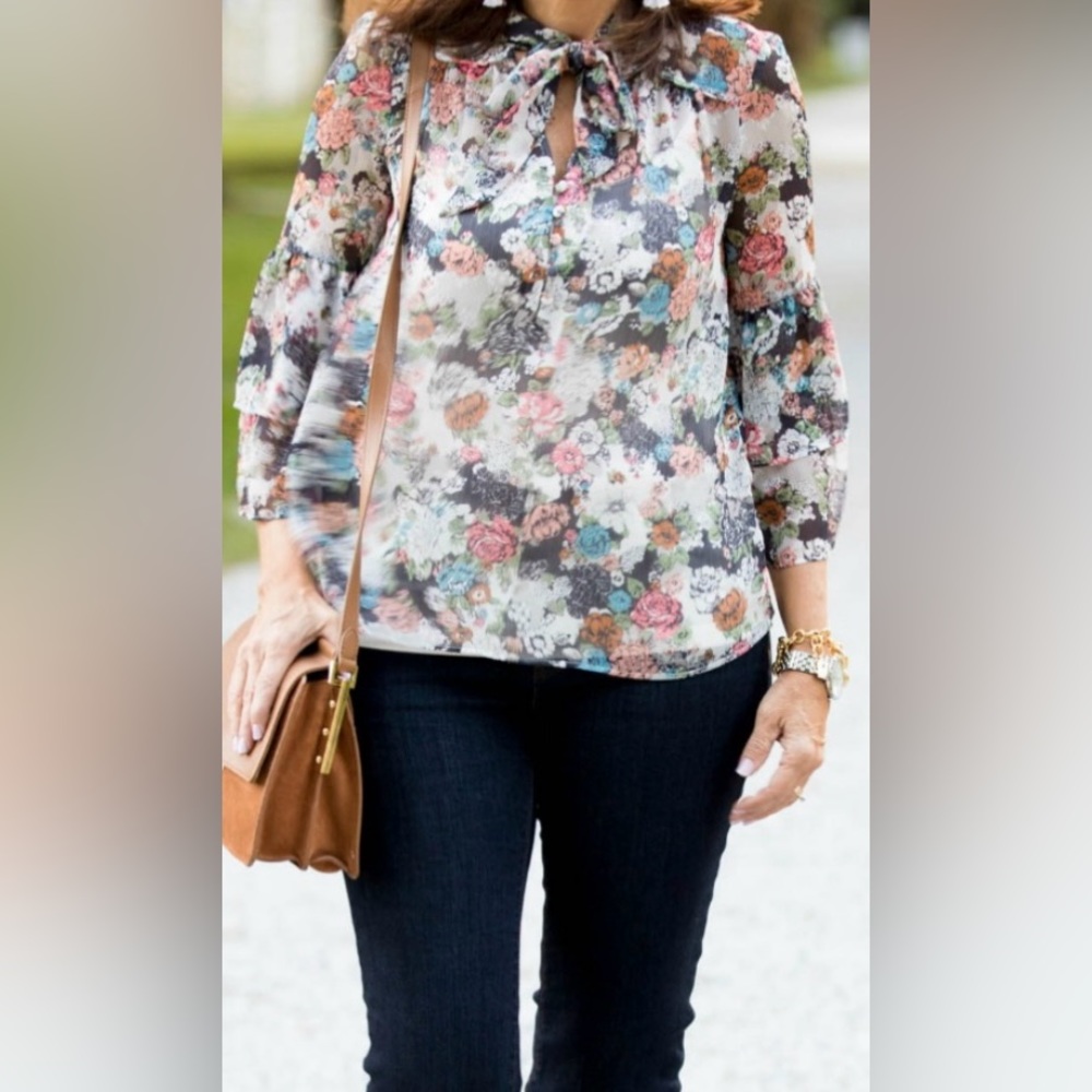 LC Lauren Conrad Blouse Floral Design size Large